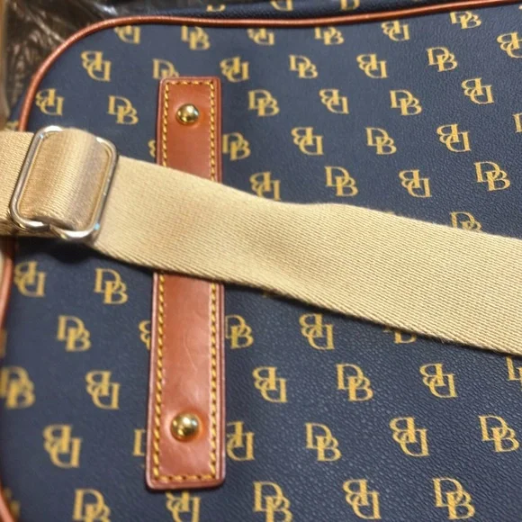 EUC Dooney and Bourke Navy Gretta Weekender Bag - Picture 4 of 13